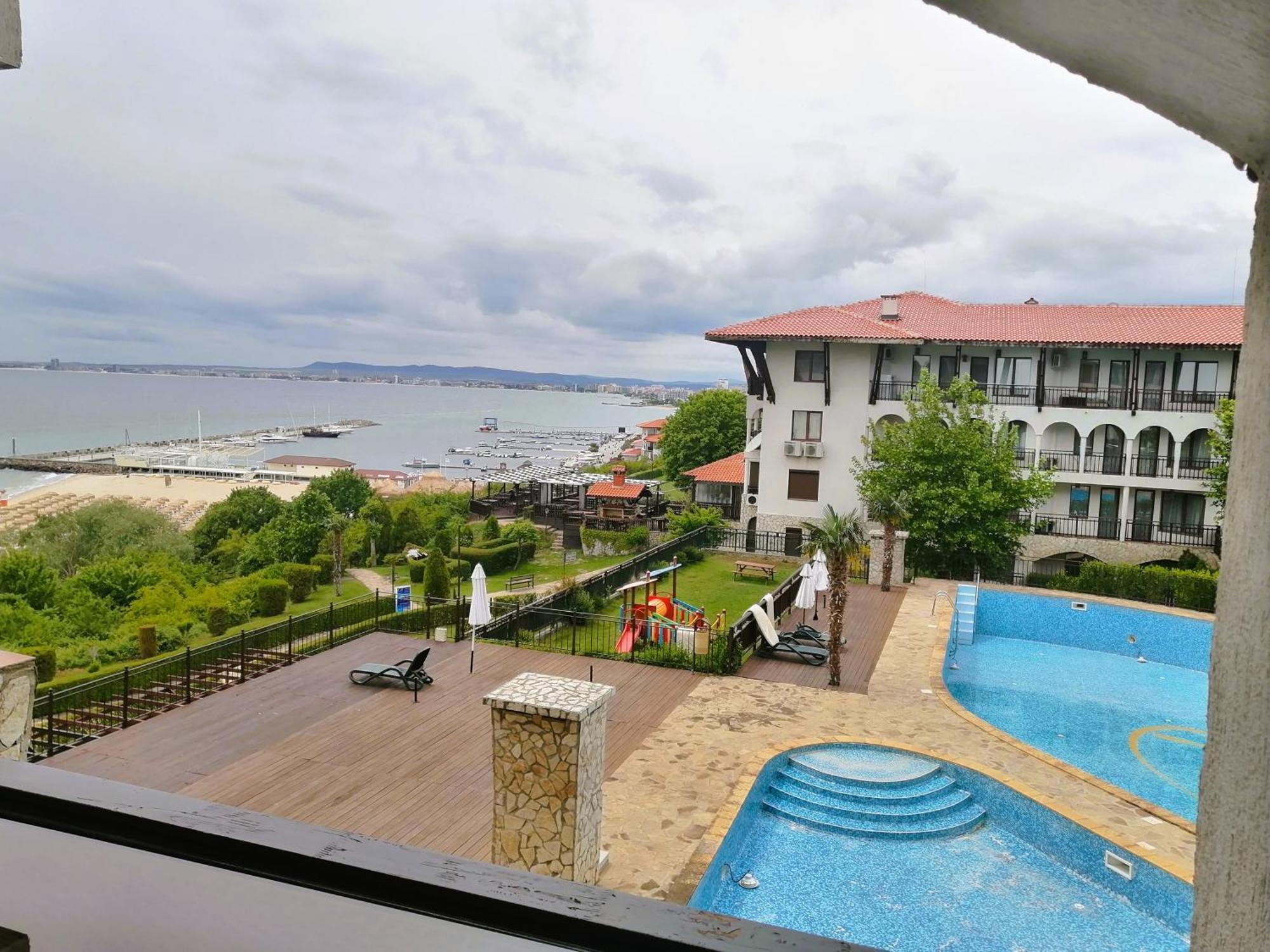 Monastery Seafront Apartments Sveti Vlas Exterior photo